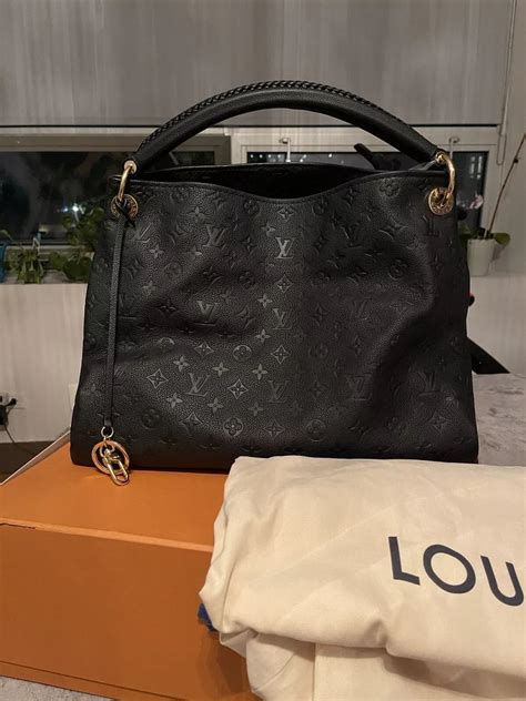 louis vuitton artsy mm noir|Louis Vuitton artsy mm discontinued.